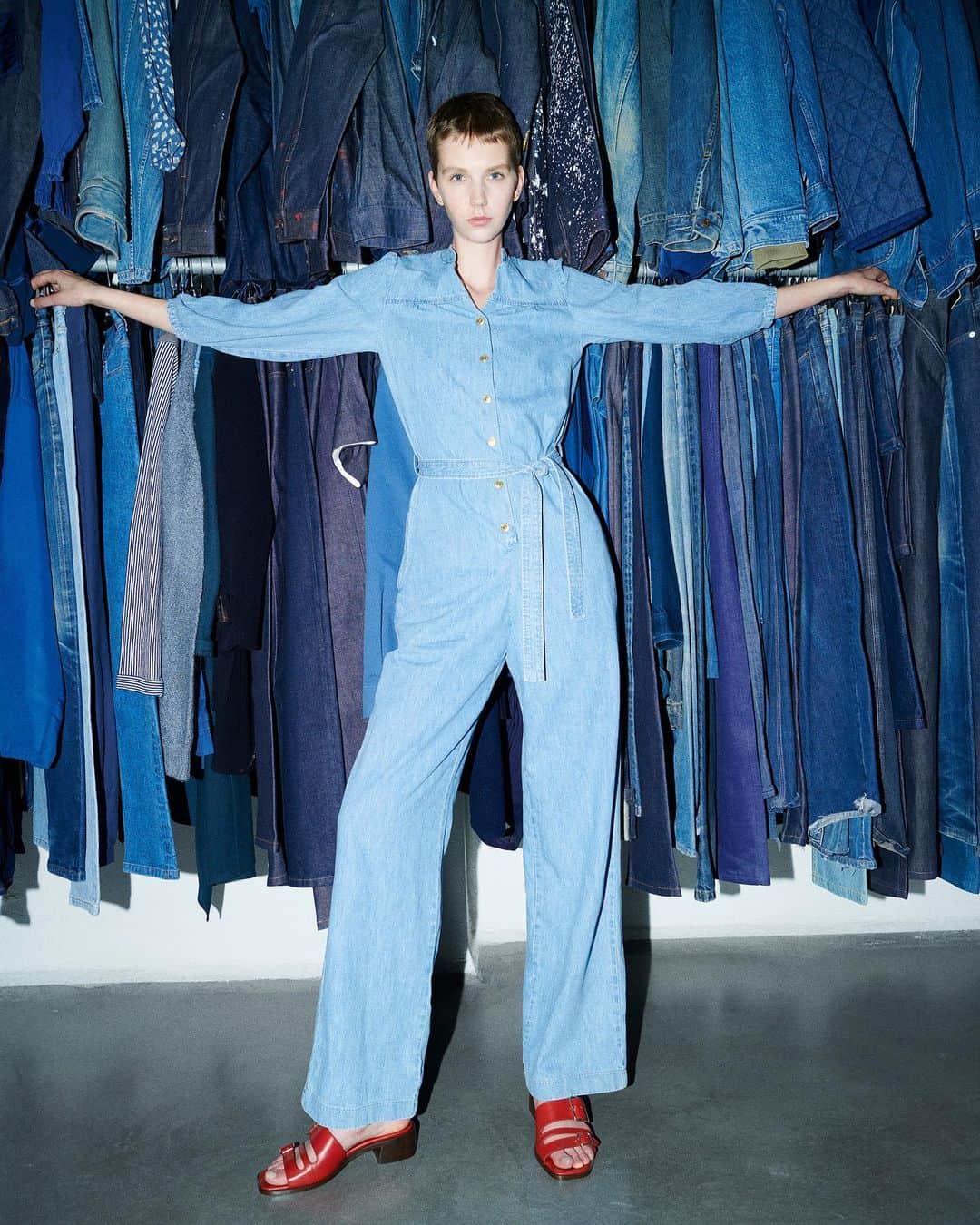 アーペーセーのインスタグラム：「Make a statement.   The Dolores jumpsuit in stonewashed indigo denim features a straight cut leg and mandarin collar with a slit neckline.   Styled and Directed by @charlottecolletcollet and Photographed by @ciuftagram in the A.P.C. Archives located in Rue Royale in Paris.   #APCParis #APCDenim」