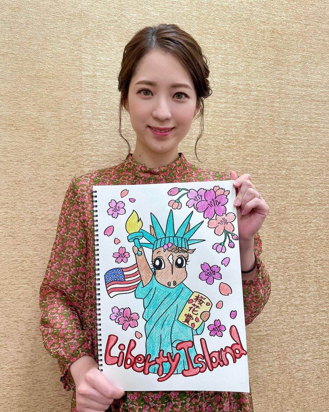 色紙千尋さんのインスタグラム写真 - (色紙千尋Instagram)「今週のスケッチブック🗽🇺🇸🌸 さぁ今週は皐月賞！ 結果分析🐎再放送もどうぞご覧ください★  #グリーンチャンネル #先週の結果分析 #桜花賞 #リバティアイランド」4月12日 17時31分 - shikishi_chihiro