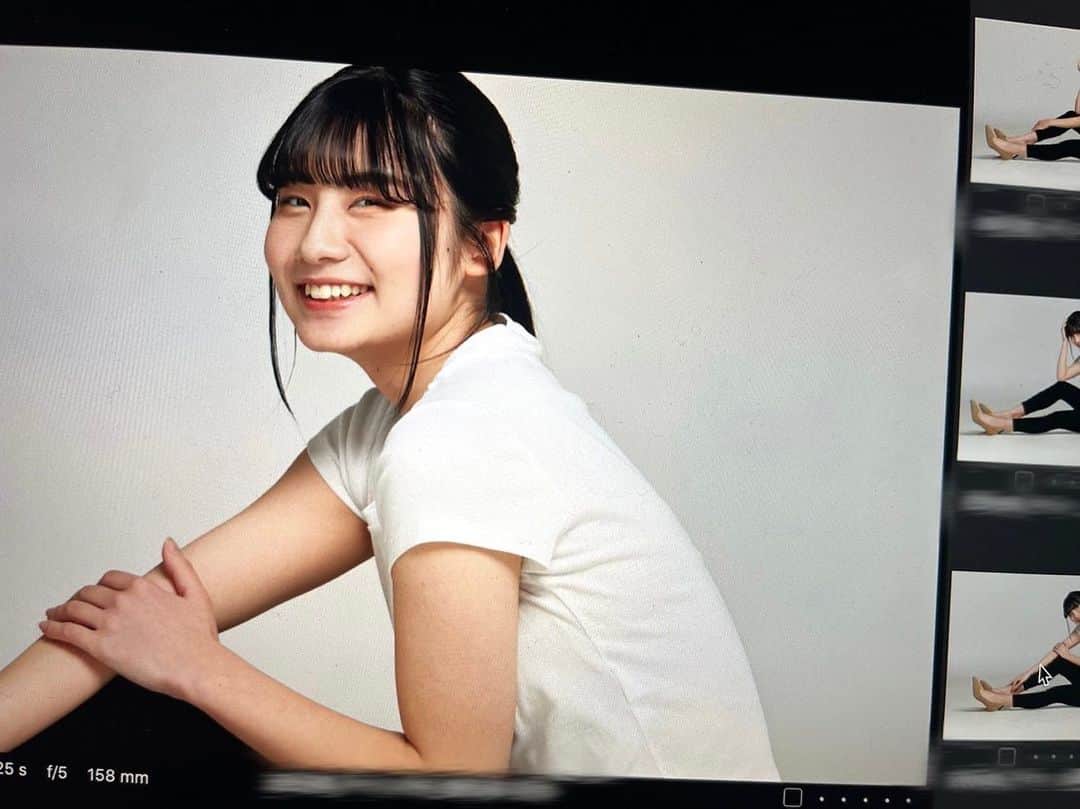 芸能プロダクション　アイリンクのインスタグラム：「・ 近藤璃乙の宣材撮影オフショットです📸  大人っぽいけど笑顔が素敵な 璃乙ちゃんらしい写真が撮れました🤲  ・ ・  #近藤璃乙 (こんどう りお) #高校3年生  #アイリンク #芸能事務所 #芸能プロダクション  #オフショット  #宣材撮影  #宣材写真」