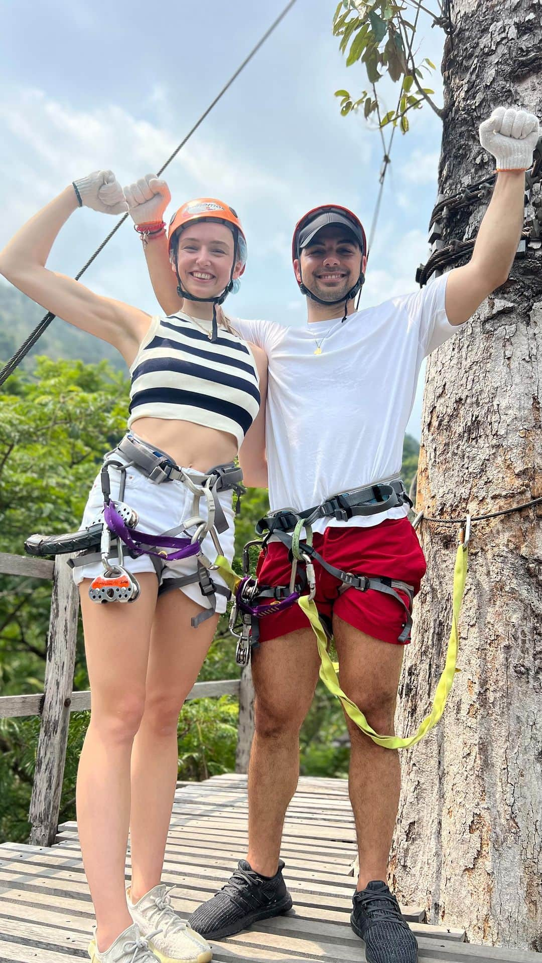 マリナ・デュランダのインスタグラム：「Exploring Thailand 🇹🇭 🌴 ☀️   Thank you @ziplinemax for this amazing experience!」