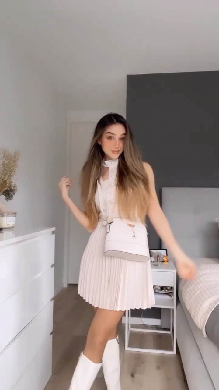 SHEINのインスタグラム：「Who else is obsessed with @sweetinstabella’s  fit? 😍 It‘s giving monochrome cream chic 🤍✨  🔎13701824 4638057 1866525 12340968  #SHEIN #SHEINforAll #SHEINstyle #fashion #chic」