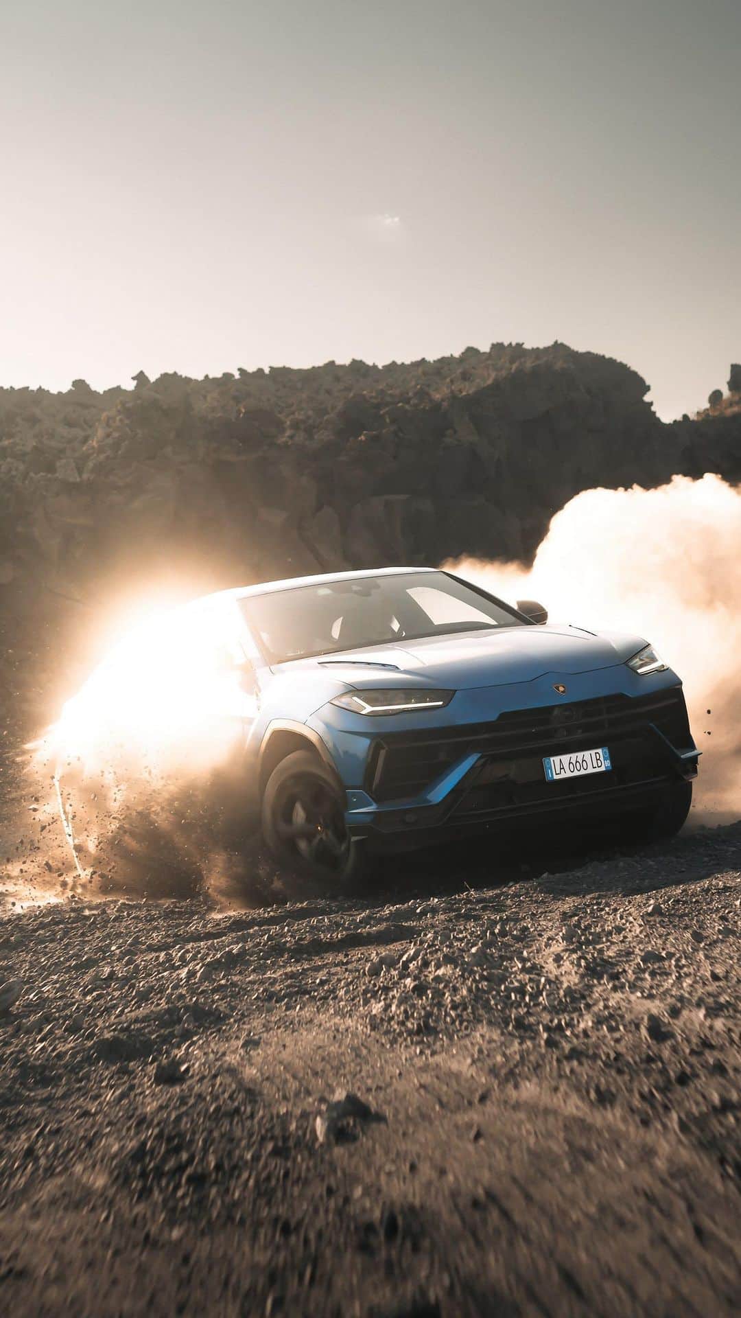 ランボルギーニのインスタグラム：「12 days.​ 160 km.​ Sicily, Italy.​ And Urus S.​ This is what we lived at Esperienza Terra Taormina.   #Lamborghini #DrivingHumansBeyond  __ Urus S: fuel consumption combined: 14,1 l/100km (WLTP); CO2-emissions combined: 320 g/km (WLTP)」