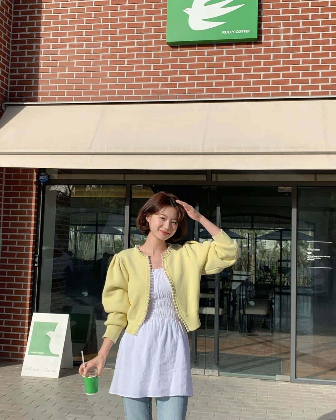 ユン・ダヨンのインスタグラム：「나랑 찰떡 가디건 💛 #제리쉬 #온리제리쉬 #zyelish」