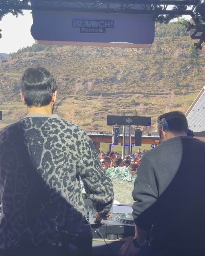 ハイメ・アルグエルスアリのインスタグラム：「Fun debut of @poleposition_ofc  @brunchbcn   Could not ask for a better crowd and a better venue! Thanks Brunch for hosting us!  See you next very soon! 🏁🎵」
