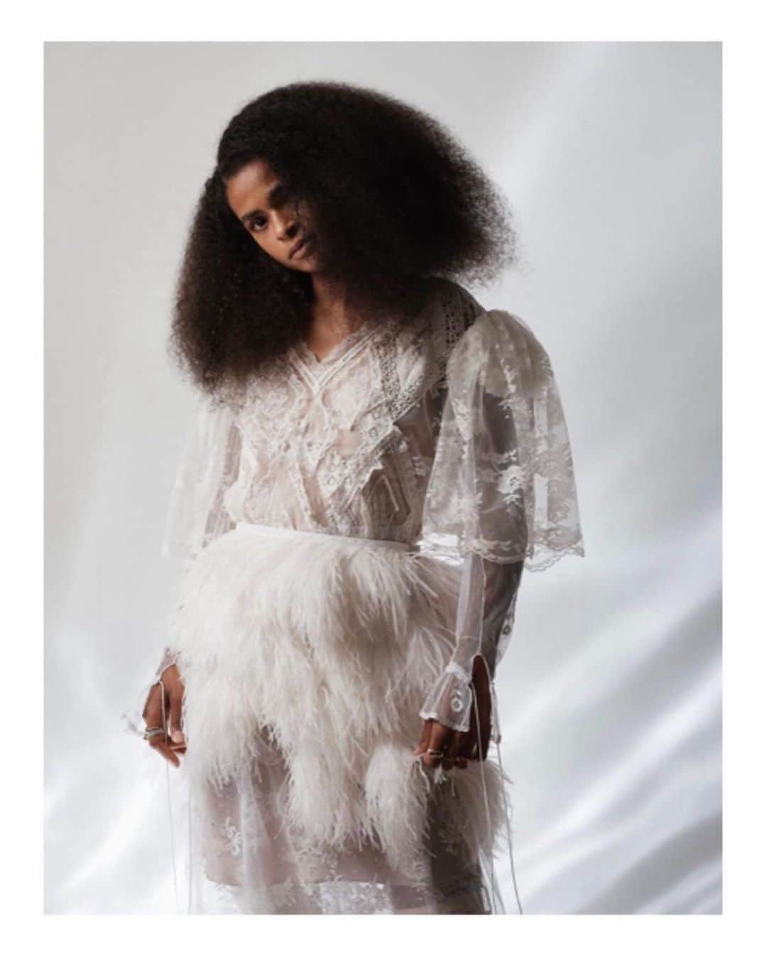 プリーンのインスタグラム：「The Swan   @laurabaileylondon @ashleebarrettbourmier @charlottemensah @thevioletbook @amywrightmakeup」