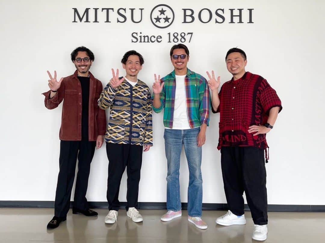 高田朋佳のインスタグラム：「I went to Bishu, which is famous as one of the world's three major woolen production areas along with Viyella and Huddersfield.  尾州にて。新しい発見・感動がいっぱいの大人の修学旅行www やっぱり直接行かなきゃダメだと再確認。  #尾州 #尾州ウール #大人の修学旅行 #羊サミット」