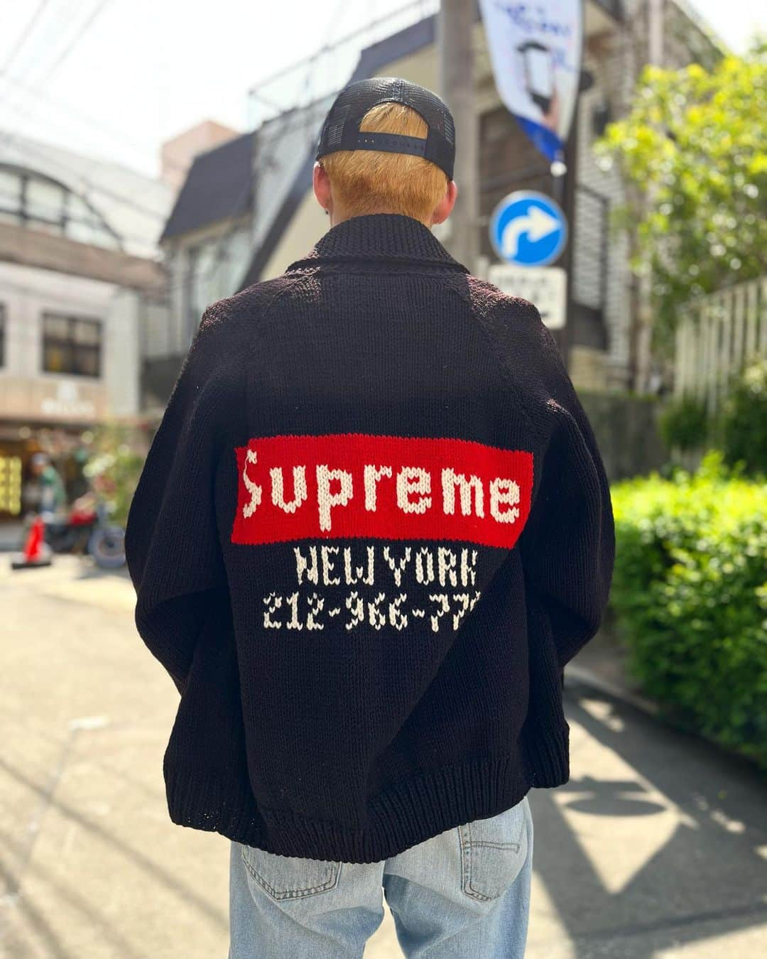 fools_judge_streetのインスタグラム：「SUPREME   22AW Box Logo Cowichan Sweater  プロフィール欄より、 オンラインストア商品ページにアクセスできます。 ※その他ご不明点は店頭または、 DMまでお問い合わせください。  如有任何疑问，请在instagram上留言。 欢迎浏览我们的网上商店以及光临我们在原宿的实体店。  For inquiries, please message us on instagram. Please confirm our online store. Thank you.  #supreme#supremejapan#supremenewyork #supremenyc#supremejacket #supremeforsale#supreme4sale #シュプリーム」