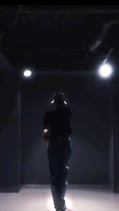 小池俊司のインスタグラム：「・ choreo,edit : me 🧢👕 @high__five__official 🙇🏻💫」