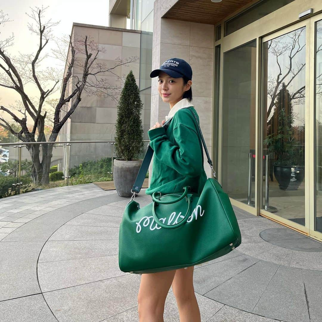 ソン・ジインのインスタグラム：「본격 시즌을 위한 준비⛳️💚 #malbon #malbongolf #연습은언제」