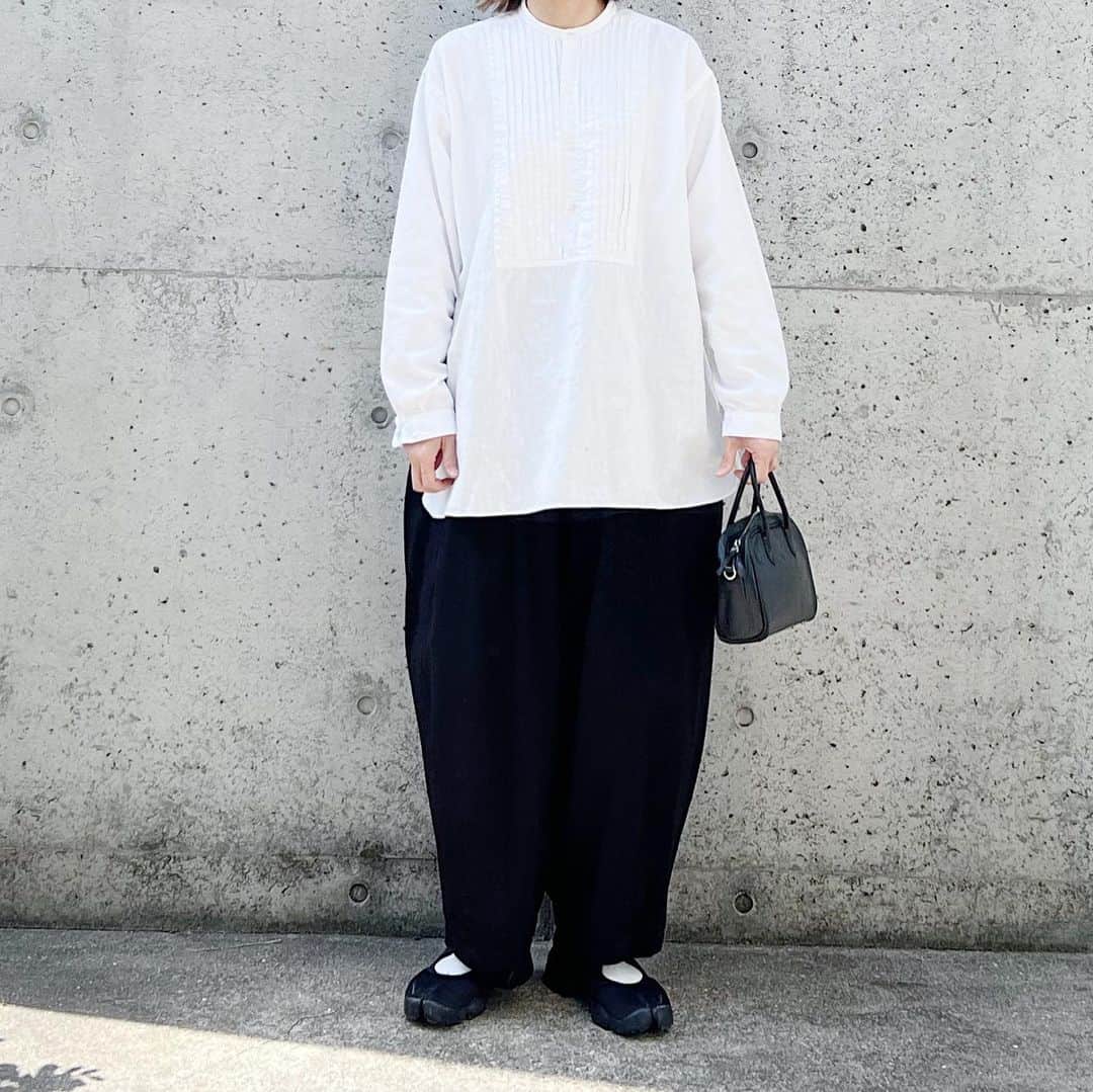 ryokoさんのインスタグラム写真 - (ryokoInstagram)「▪︎  モノトーン⚪️⚫️⚪️⚫️  .  shirt #vintage  bottoms #harvesty shoes #nike bag #artsandscience」4月12日 21時00分 - ryo___ka