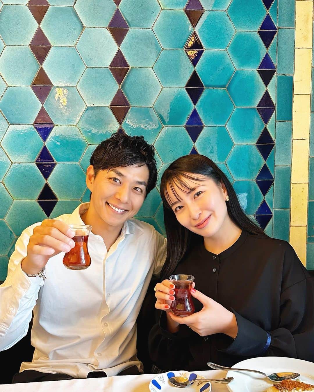 岩間恵のインスタグラム：「アジアとヨーロッパが出会う国、 トルコに来ています🇹🇷  イスタンブールはあいにくのお天気☔️で、なかなか太陽と青空が見えなかったけど、それでも魅力がたっぷり伝わる街。  あらゆる面で深い歴史がある国で知れば知るほど今この地に"トルコ共和国"が存在するのが感慨深いです。  ちょうど今年は、トルコ共和国建国から100周年！ そんな記念すべき年に訪れることができて嬉しい😆  ...トルコのグルメや歴史や観光スポット諸々、たっぷり動画で撮影しているのでYouTubeお楽しみに🫶💓  @go__istanbul @goturkiye @goturkiye_jp  #GoTürkiye #Goİstanbul #İstanbulisthenewcool」