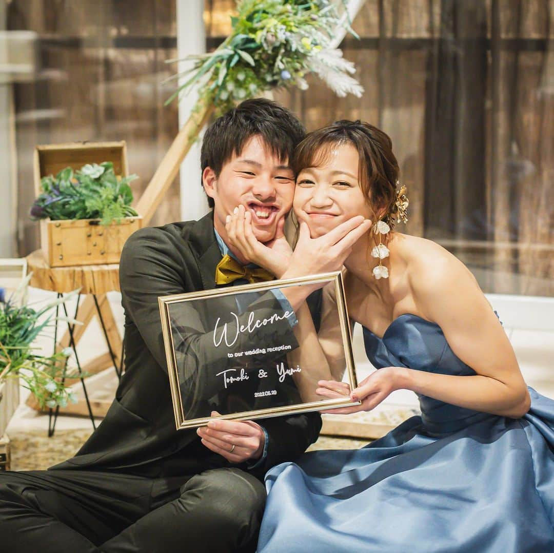 結婚式場ブランレヴュー宇都宮アクアテラスさんのインスタグラム写真 - (結婚式場ブランレヴュー宇都宮アクアテラスInstagram)「・ \洋装前撮りフォト📷/ ブランレヴューでの前撮りは プレ花嫁様に大人気✨ 本日は洋装で前撮りを行った方々の お写真をご紹介♬  ①芝生にお座りショット ブランレヴューのガーデンは 床一面が天然芝🍃 そんなガーデンを生かしたショット グリーンがとても映えるお写真です  ②影を使用したショット ブランレヴューのエントランス装飾を 活用した影ショット おふたりとシルエットが ムーディーに映し出されます  ③顔むぎゅショット 相手の顔をむぎゅっと握ったショット お二人の表情がかわいすぎる！ 自然な表情が引き出され 楽しい撮影のお時間にも⏰  ④ドレスショット 前撮りだからこそできる ドレスフワッとショット👰‍♀️ 花嫁様憧れの一枚！  ⑤顔隠しショット お二人のお顔をブーケで隠したショット ウェルカムボードやウェルカムスペースに おしゃれな一枚として飾る方がとても多いです♪  ｡.｡･.｡*ﾟ+｡｡.｡･.｡*ﾟ+｡｡.｡･.｡*ﾟ+｡｡.  ご予約は @blancrevue_wedding  HPよりお待ちしております！  お会いできますことを キャスト一同心より たのしみにしております♡  ⁡ #ブランレヴュー宇都宮アクアテラス#ブランレヴュー#ビアンカ花嫁#フィオーレビアンカ花嫁 #栃木結婚式場#栃木花嫁#宇都宮結婚式場#宇都宮花嫁#dearswedding#dears花嫁 #プレ花嫁#全国のプレ花嫁さんと繋がりたい #日本中のプレ花嫁さんと繋がりたい #ウエディングドレス#ウエディングケーキ #ウエディングフォト#ウエディングブーケ  #ウエディングアイテム  #フォトウエディング  #フォト婚  #結婚式コーデ  #和装前撮り #和装  #和装ヘア #和装結婚式  #前撮り #前撮りポーズ  #前撮りヘア #前撮りアイテム」4月12日 18時11分 - blancrevue_wedding