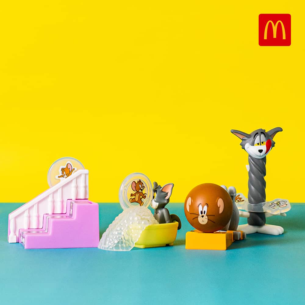 McDonald's Philippinesのインスタグラム：「Feeling mischievous? 😜Let your kids unleash chaos with Tom and Jerry in our newest Happy Meal Collection! Order now via McDelivery!」