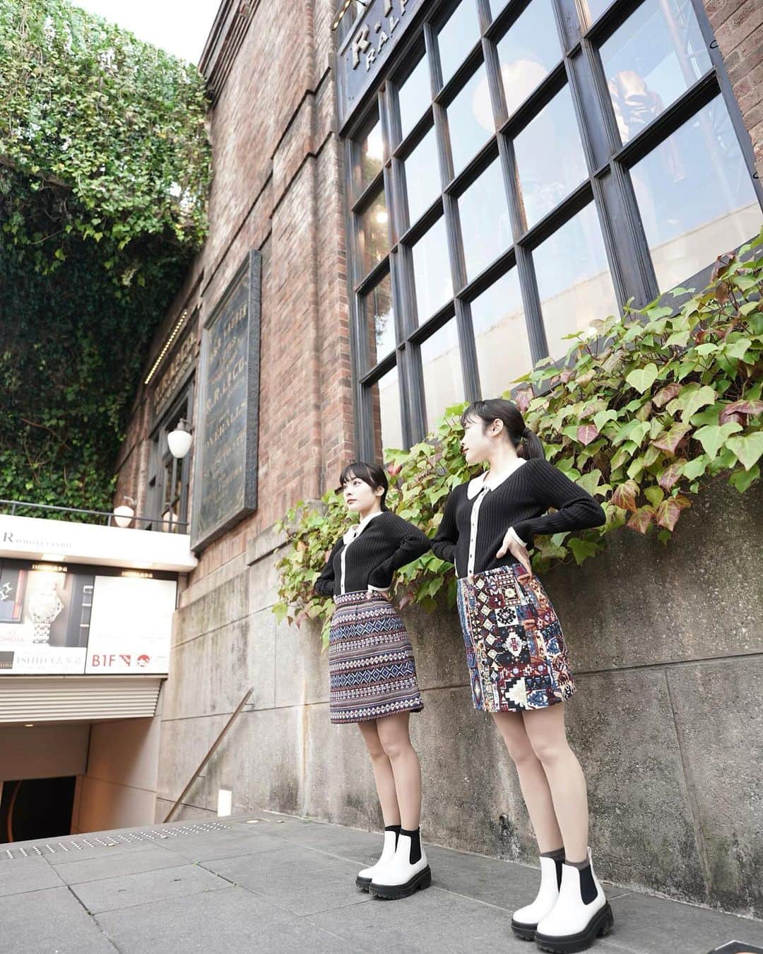 ＹＡＥ【MIO・YAE】のインスタグラム：「最近のわたしたち。 どっちがMIOでYAEでしょう🎼 正解は次の投稿🥀  #MIOYAE#twins#camera#makeup#model#twinstagram#photo#双子#双子モデル」