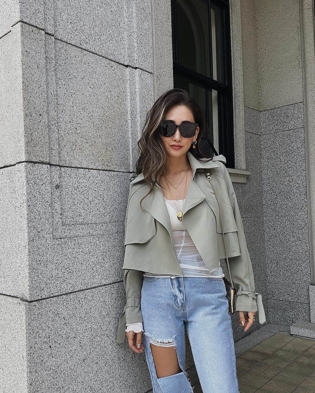 のインスタグラム：「✔︎ Collar simple short jacket 今日のストーリーでのっけた😍 today fashion レースカーディガンと合わせてスエットパンツコーデしました‼︎ とても可愛いのでおすすめです‼︎ どんな場面にも使えるjacketになります . .  .  .  @esutoreja  .  .  .  .  #esutoreja  #fashion #apparel #clothes #newarrivals #code #ootd #springfashion #springcollection #sscollection #ss2023 #春服 #春服コーデ #春ファッション #ジャケットコーデ #スカートコーデ #パンツコーデ#低身長コーデ#155cmコーデ #154cmコーデ #アパレルブランド #ディレクター #ファッションデザイナー #ファッションモデル #海外コーデ #海外ファッションコーデ #海外ガール #海外スタイル #海外トレンド」