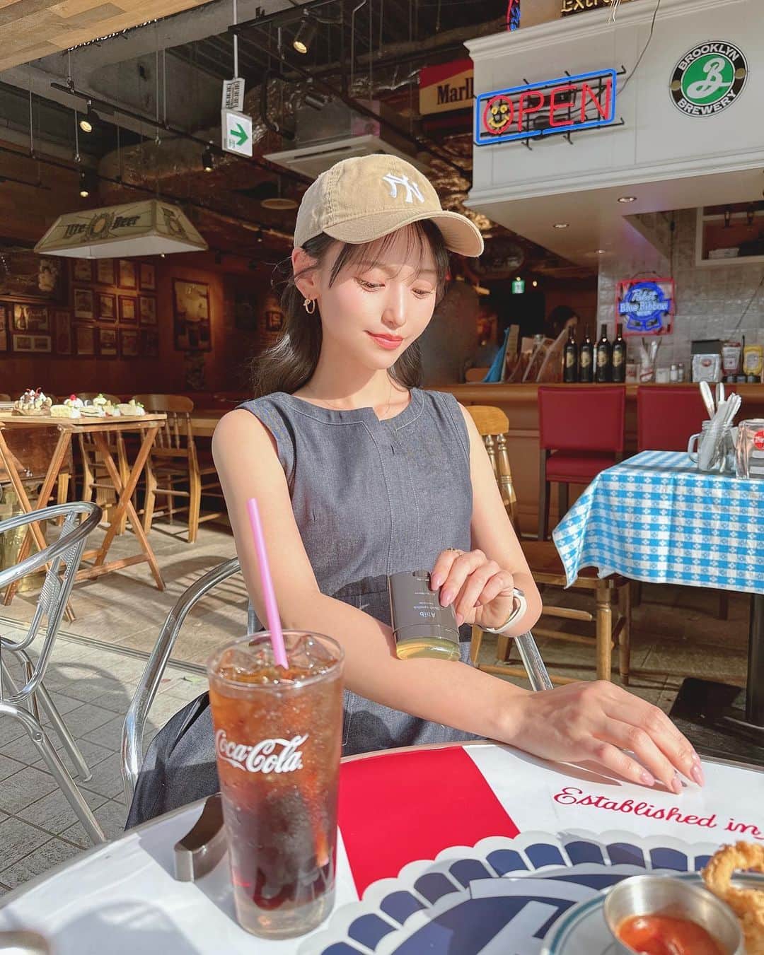 引地裕美のインスタグラム：「日差しが強くなってきたので @abib.japan のクイックサンスティックバー🌞 手が汚れなくて塗りやすいから持ち歩き用に👍🏻  最近の遠征スキンケアもAbib🤍 花粉や日差しでゆらぐ肌に鎮静にケアのドクダミシリーズ🧖🏻‍♀️🌿  使用感はとってもサラサラ🕊️𓂃𓈒𓏸 でも、しっかり保湿されるよ◎  ドクダミトナーはパックとしても使えるから、刺激を受けたところにコットンパックにも😶‍🌫️🤍  韓国で人気なAbibの人気商品やスキンケアトラベルセットを 本日4/12（水）20:00〜 特別特価でQoo10ライブショッピングで販売🛒♡♡♡  是非CHECKしてね📡🫧 URL▶︎ https://bit.ly/3Hxfojt  #ゆうみ服 🧺 #アビブライブ #qoo10liveshopping #pr  #qoo10ライブショッピング #ドクダミ #韓国スキンケア#韓国コスメ #アビブ #スキンケア」