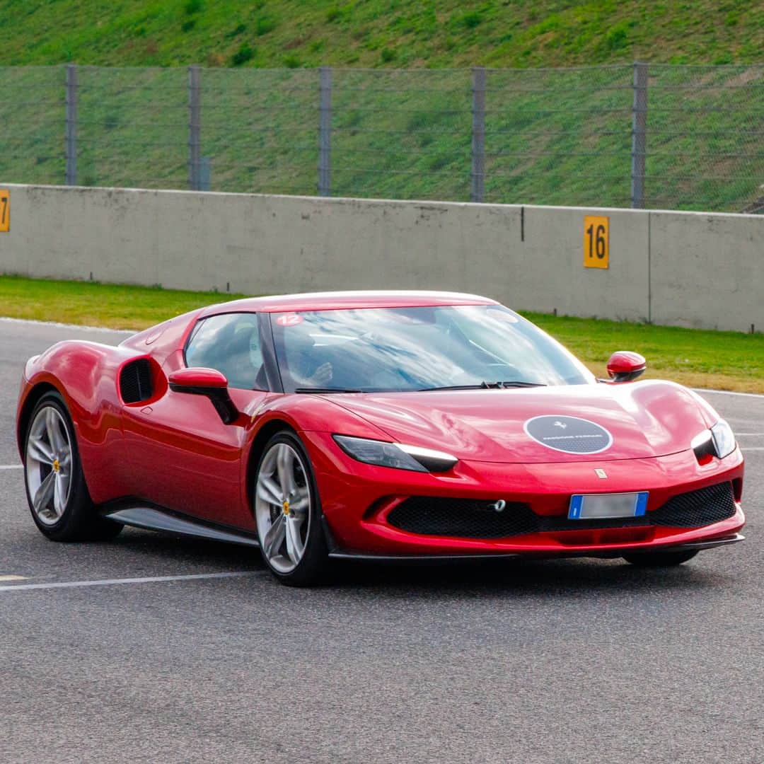 フェラーリさんのインスタグラム写真 - (フェラーリInstagram)「Soon in #Misano the exclusive 2023 #PassioneFerrari event will be held 22-23 April for clients and Ferraristi alike to come together in sharing their excitement for Italian engineering. #DrivingFerrari #Ferrari」4月12日 18時27分 - ferrari