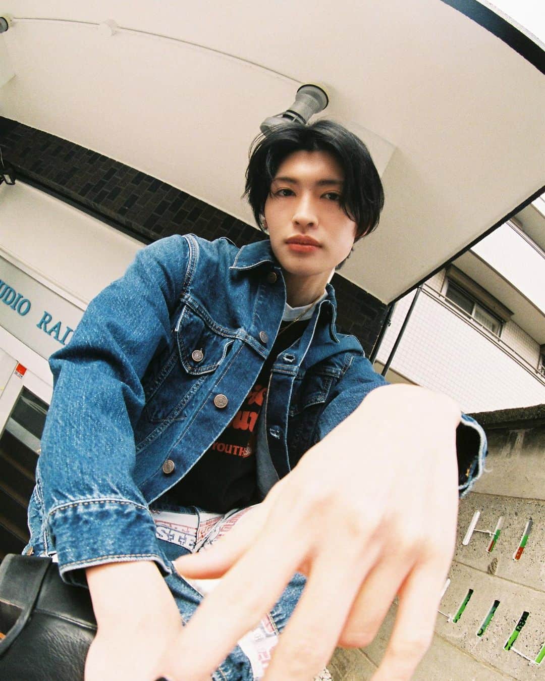 のインスタグラム：「本日発売のmini5月号のMY ♡ TYPE 企画には7 人組ダンス＆ボーカルグループGENICのメンバーとして活動、俳優としてのキャリアも着実に積み重ね、人気を集めている増子敦貴くんが登場！ 貴重な恋愛トークを繰り広げてくれてます！　ぜひチェックしてね。 洋服は @hystericglamour_tokyo ❣️  #増子敦貴 #genic  #hystericglamour」