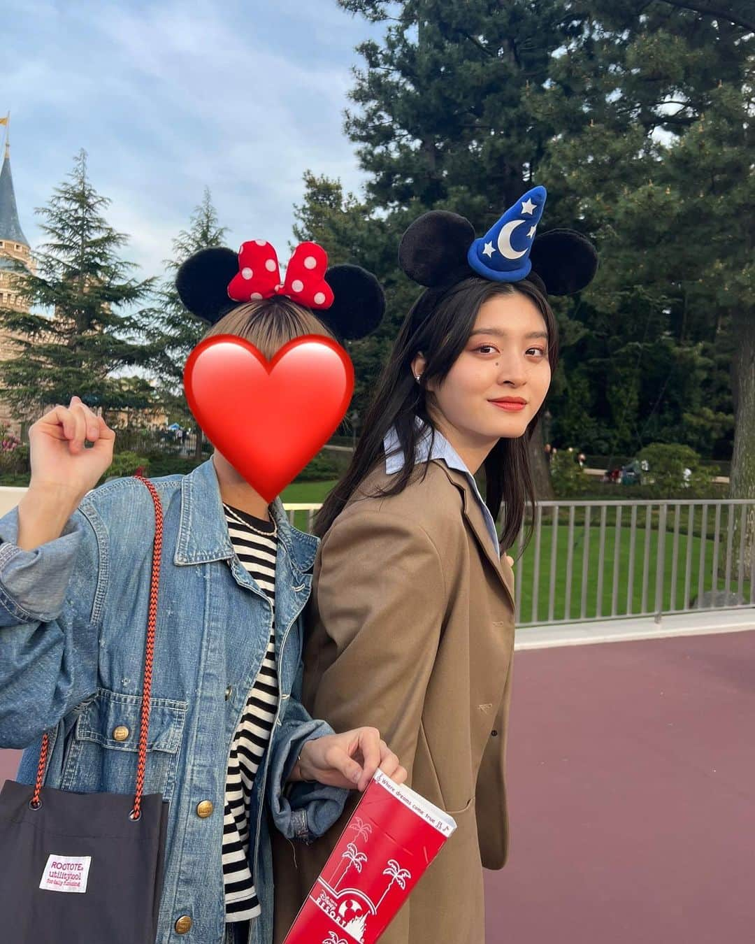 草野星華さんのインスタグラム写真 - (草野星華Instagram)「. Disney Land♥  十数年ぶりのディズニーランドだったので写真どっさり載せさせてください👀 楽しくて楽しくて。はしゃぎまくりでした。皆さん行くべきですディズニー🤍💙   #草野星華  #disneyland」4月12日 18時41分 - ykys410