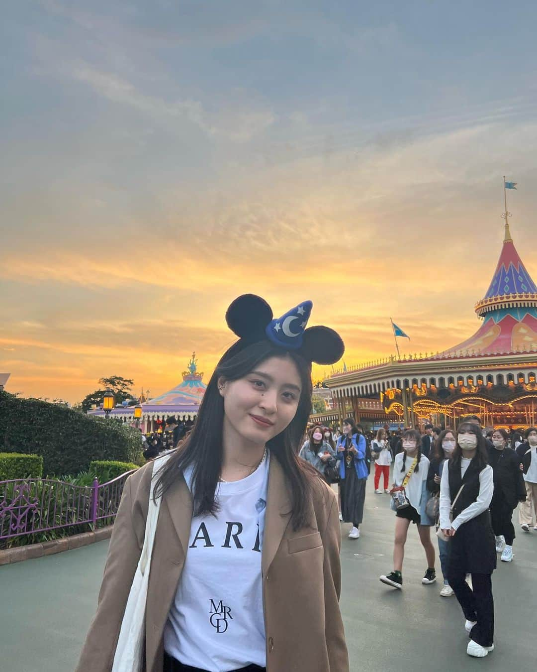 草野星華さんのインスタグラム写真 - (草野星華Instagram)「. Disney Land♥  十数年ぶりのディズニーランドだったので写真どっさり載せさせてください👀 楽しくて楽しくて。はしゃぎまくりでした。皆さん行くべきですディズニー🤍💙   #草野星華  #disneyland」4月12日 18時41分 - ykys410