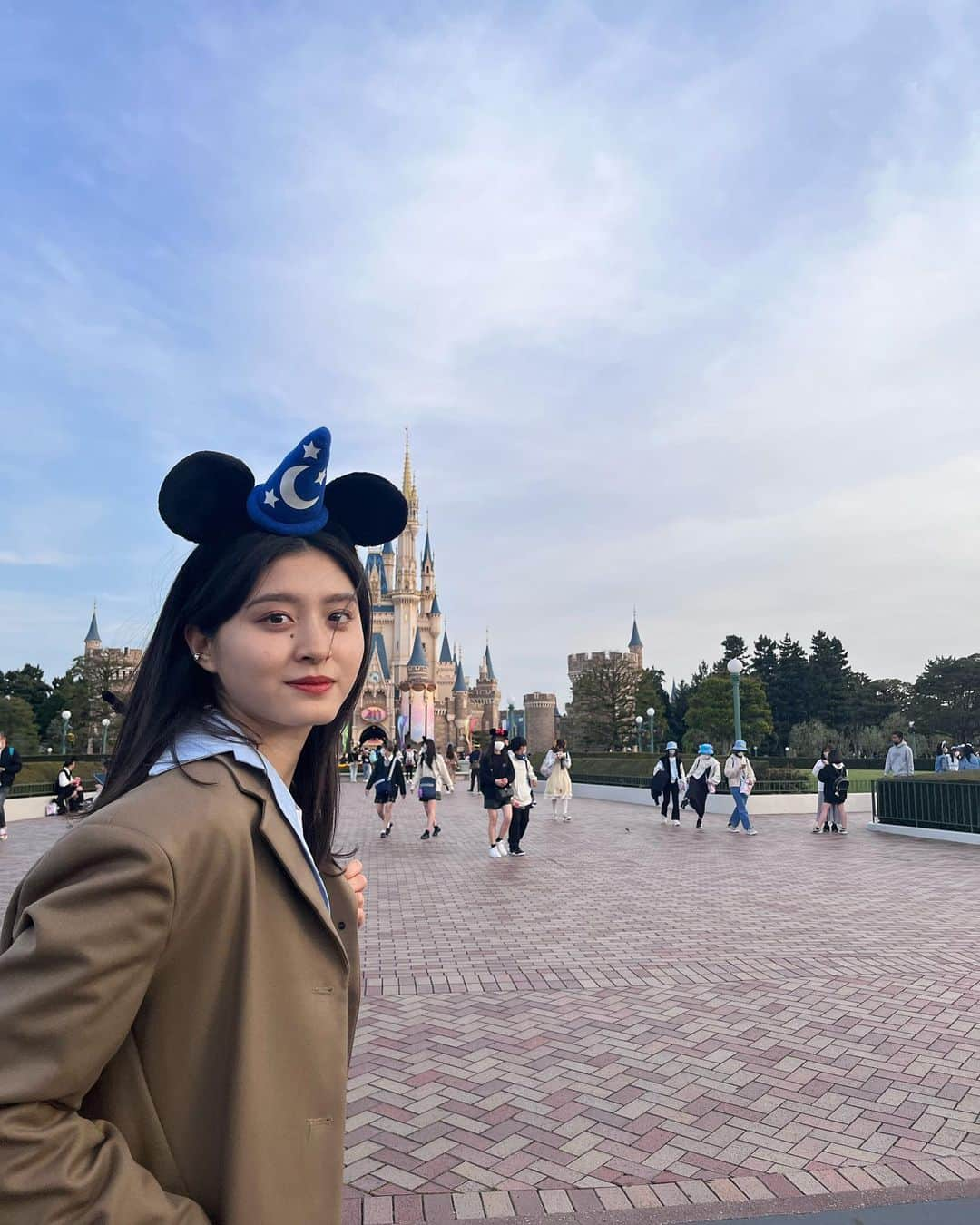 草野星華さんのインスタグラム写真 - (草野星華Instagram)「. Disney Land♥  十数年ぶりのディズニーランドだったので写真どっさり載せさせてください👀 楽しくて楽しくて。はしゃぎまくりでした。皆さん行くべきですディズニー🤍💙   #草野星華  #disneyland」4月12日 18時41分 - ykys410