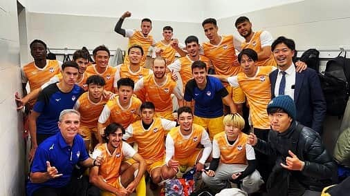 Alb Barcelona Football Academyのインスタグラム：「カタルーニャ州4部リーグに所属するアルビレックスバルセロナ⚽️ 今季は現在リーグ5位、歴代最高成績を狙える位置にいます💪  留学生と現地人選手の混成チームで年間通して闘っていきます🤝  プレーをしながらサッカーを仕事にするためのスキルを身に付けられる留学🇪🇸 説明会開催中です！  ⏩詳細はプロフィール内の公式HP🌏または「アルビバルセロナ」で検索🔍  #アルビレックス新潟 #バルセロナ #アルビレックス新潟バルセロナ  #アルビバルセロナ #サッカー #留学 #スポーツビジネス #指導者 #スペイン #スペイン語 #海外 #アルビレックス新潟シンガポール #albirex_b #albirex_s #サッカー業界 #スポーツ業界  #インターンシップ #インターン」