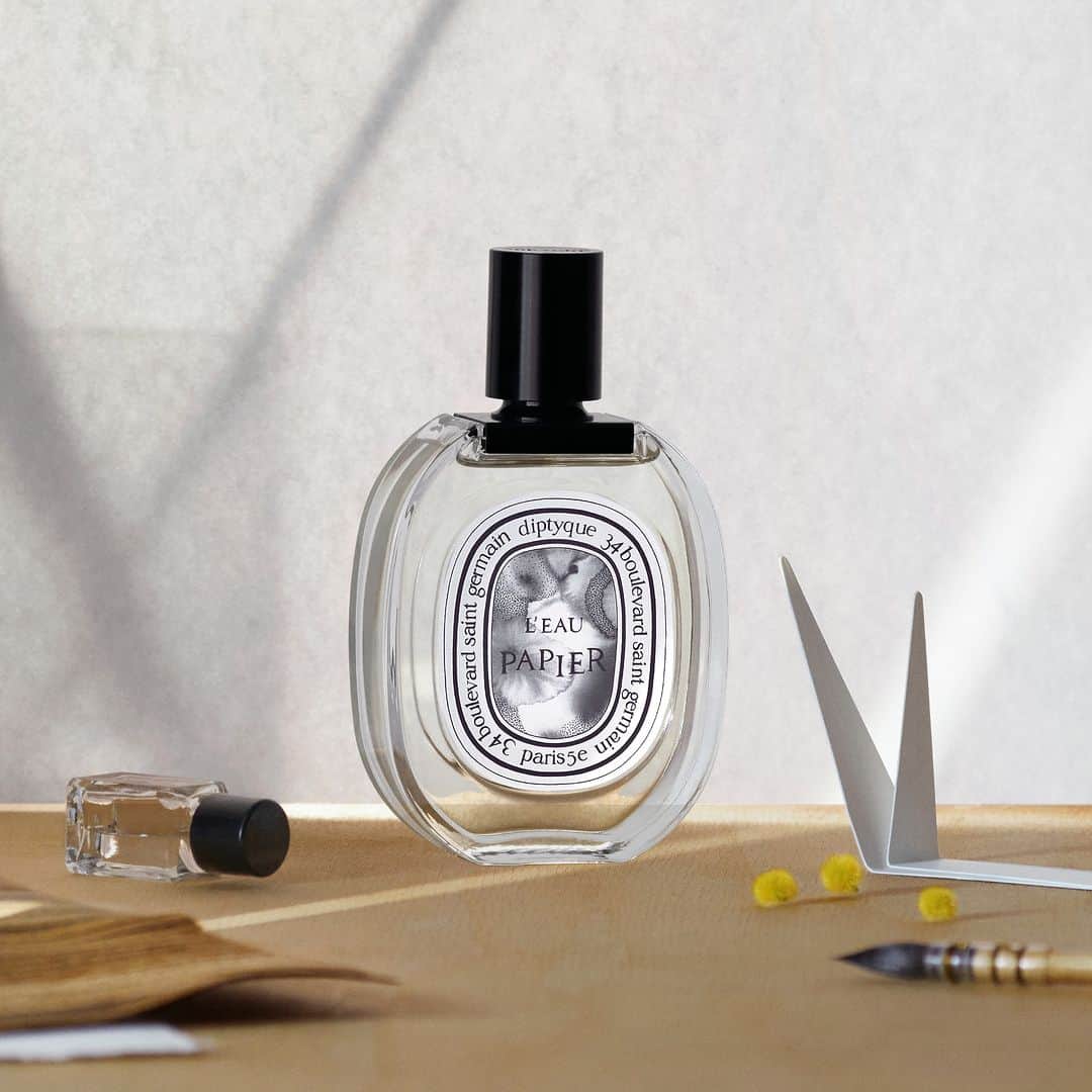 のインスタグラム：「With fidelity and finesse… …L'Eau Papier accompanies its every wearer. Its white musks, at the heart of this new eau de toilette, evolve upon the skin as time passes. Writing the story of an encounter.  #diptyque #diptyqueparis #leaupapier」
