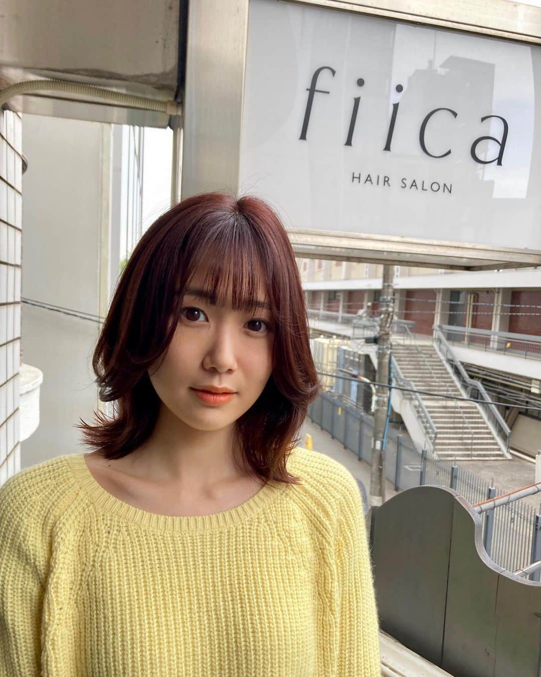 小林ようのインスタグラム：「私のインスタではお馴染み田畑のお兄さんのヘアサロンが先月オープン💈🎊 本日もメンテナンスありがとうございます🙏 @yuukitaba_hair #fiica  #hairsalon #haircut #表参道 #青山 #美容院 #ミディアムヘア」