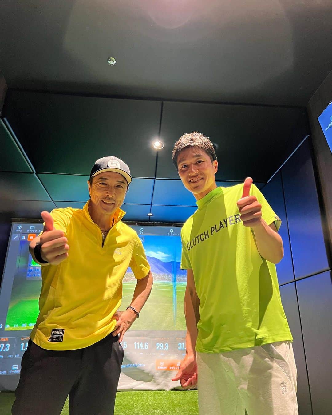 黒田アーサーのインスタグラム：「奥山プロとYouTube撮影&レッスンやりました！だいぶ奥山メソッドが体に入って来てますが、まだまだ時間が空くと忘れがち😅自宅で感覚ドリルをやっていつでも左足リードと関節フリーのスイングが出来る様にしないと！ #奥山メソッド #奥山ゆうしプロ #左足リード #関節フリー理論 #ピンゴルフジャパン #ピンアパレルジャパン」
