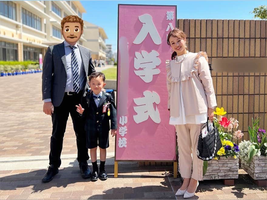 Okada Reinaのインスタグラム：「𝐄𝐧𝐭𝐫𝐚𝐧𝐜𝐞 𝐜𝐞𝐫𝐞𝐦𝐨𝐧𝐲 🏫🌸  晴天の月曜日、次男が無事に入学いたしました☺️  入学を今か今かと楽しみにしていた次男🧒🏻 ２枚目はアニキの入学の時🏫 赤ちゃん👶🏻みたいな次男がもう入学とはっ😭  そして次男の入学をずっとひっそり待っていた子供スーツ😂✨ なんだか同じとは思えないんだけど、シャツを変えるだけでも雰囲気変わってよかった❣️  私のセットアップは @neige_shop 💖 Blouse @celford_official  Shoes @randa_pic  Bag @miumiu ５年前と同じ🤭  #ootd #outfit #fashion #fashionlover #大人カジュアル#ママコーデ #ママファッション #プチプラコーデ #プチプラファッション #今日のコーデ #コーディネート #骨格ストレート #骨格ストレートコーデ #骨スト #入学式コーデ #セットアップ #セレモニーコーデ」