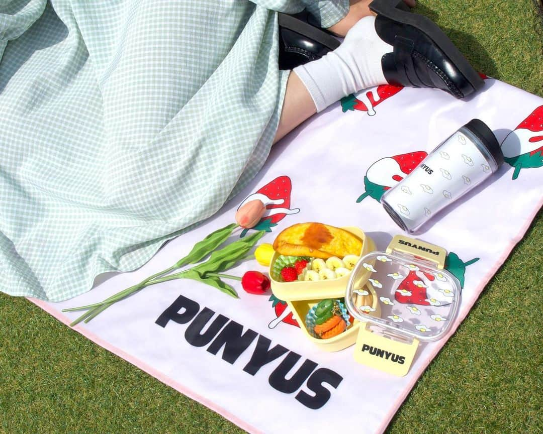 PUNYUSさんのインスタグラム写真 - (PUNYUSInstagram)「Anniversary Fair starts on April 14nd🎂 Get a Picnic sheet gift for purchases over  13,000 yen🥰  4/14(金)12:00から⏱ ̖́-‬ 🎂9thアニバーサリー🎊  ¥13,000(税込)以上で練乳いちご柄レジャーシートをプレゼント🌟  各店舗数量限定、無くなり次第終了となります🙇‍♀️💦  #punyus #ぷにゅず #プニュズ #渡辺直美 #watanabenaomi #plussizebeauty #unisex #plussize #plussizefashion  #fashion  #japanfashion  #springfashion  #spring #tokyo  #tokyofashion  #ノベルティ  #レジャーシート #ピクニック #おしゃピク」4月13日 20時00分 - punyus