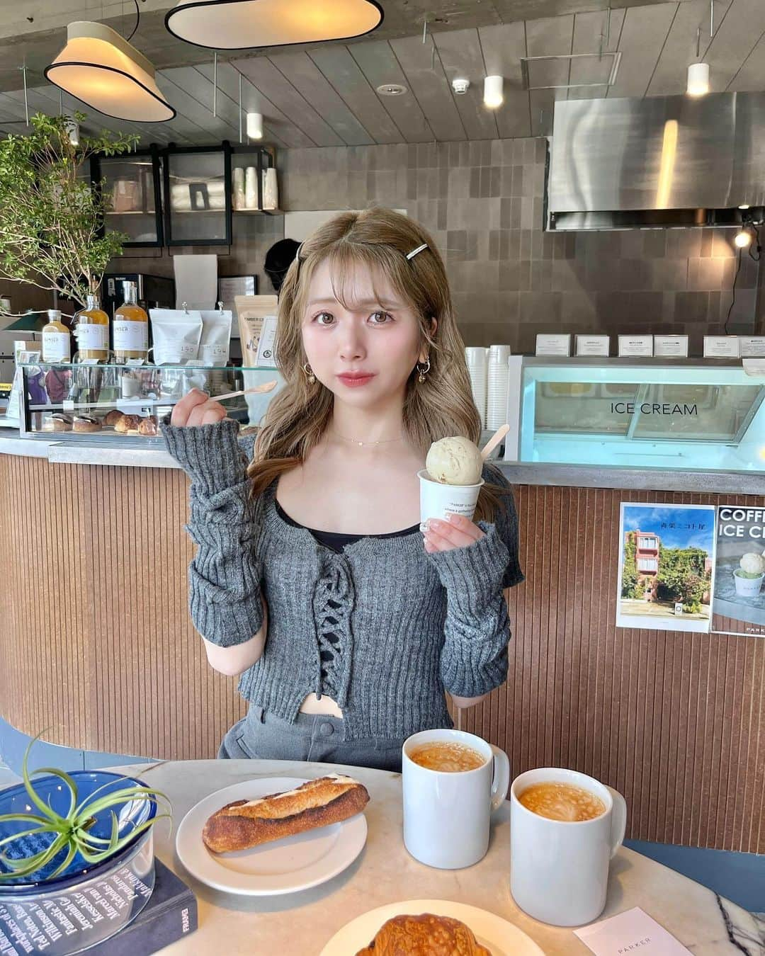 エリンコさんのインスタグラム写真 - (エリンコInstagram)「🍨 . 新宿御苑にあるカフェ☕️ @parker.tokyo にいってきたよ🎀 . 朝からお天気良くて とても良い気分っ🌈 . PARKER CAFE 東京都新宿区新宿2-5-5 新宿土地建物第11ビル1F 8:00-18:00 定休日 月曜日 . #東京カフェ #東京スイーツ #カフェ巡り #カフェ #東京カフェ巡り #tokyo #都内カフェ#新宿カフェ #新宿御苑前カフェ #新宿三丁目カフェ #ミルクフランス #パンオショコラ アイスクリーム #cherimi #シェリミー」4月12日 19時13分 - erinko0315