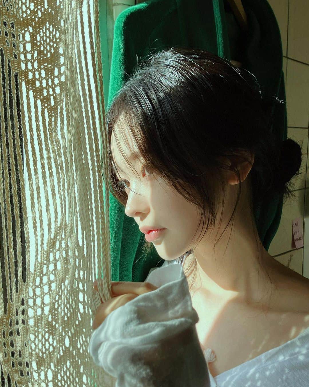 ソン・ファミンのインスタグラム：「필터 업데이트 됐습니다🍀 *모두 휴대폰으로 찍고 @filmhwa 로 후보정했어요」