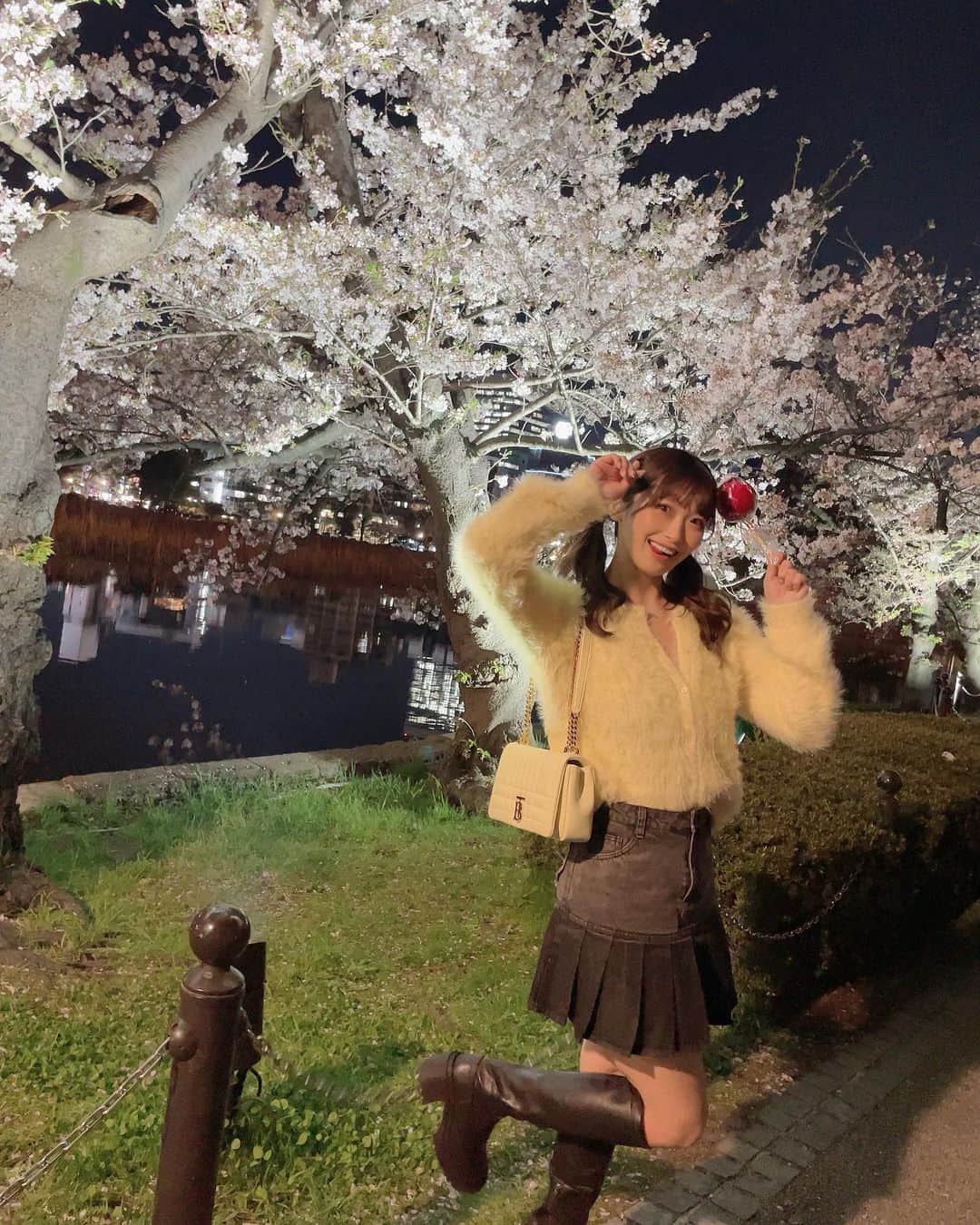 美園和花さんのインスタグラム写真 - (美園和花Instagram)「上野で夜桜🌸葉桜🍃  #夜桜 #上野 #🌸」4月12日 19時10分 - misono_waka