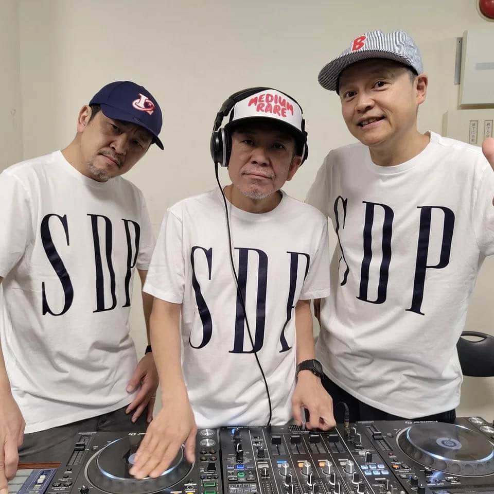 Boseのインスタグラム：「今週の4/16に日比谷野音で開催する「スチャダラ2090」。2010年からほぼ毎年？春には野音でライブをやらせてもらっていますが、日比谷野音はこのあと建て替えられるそうなので、もしかしたら当分、野音でのスチャダラのライブは観られないかも知れません！ この日だけ販売予定のCD、スチャダラ責任編集による雑誌「余談」、グッズもたくさん用意してお待ちしております！ #スチャダラ2090」