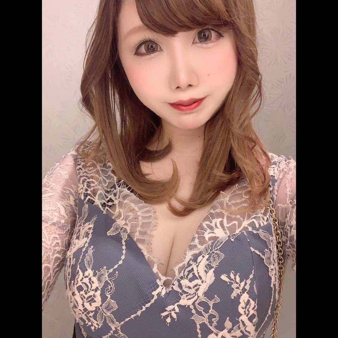 瀬乃ひなたさんのインスタグラム写真 - (瀬乃ひなたInstagram)「最近はレッドドラゴン出勤してるよ🌟 . . . . .  #セルフィー　#av女優　#セクシー女優 #自撮り　#自撮り女子  #自撮り界隈  #instagood  #instalike  #フォローミー  #followme  #ドレス 　#自撮り大会 #ふぉろーみー　#いいね歓迎 #いいね大歓迎 #ふぉろーしてください　#イイネフォロー喜びます　#キャバ嬢　#レッドドラゴン」4月12日 19時20分 - hinapiyosanchi