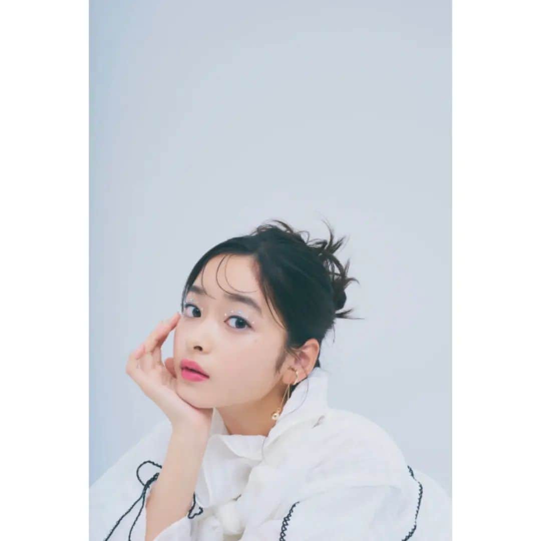 のインスタグラム：「.  作品撮りをして頂きました🤍  ヘアメイク @hitomi_hairmakeup さん カメラ @hitography さん  #セブンティーン #専属モデル  #作品撮り #白い #衣装 #white  #スターダストプロモーション #滝口芽里衣 #めりい #jc2 #08 #🐑」