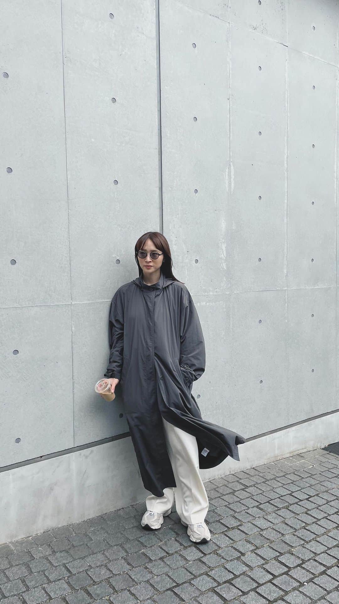 野尻美穂のインスタグラム：「髪を染めて嬉しかったから撮ってもらったんだけど、風強くて最後の顔😂最近風強すぎない🌪  ありがとう @mieaoyagi 🫶🏻」