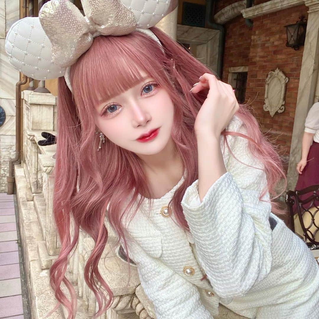 のインスタグラム：「🤍🤍🤍🤍 ⁡ ⁡ ⁡ ディズニー🏰 カナレットのテラス可愛くて大好き(ᐡ ෆ ̫ ෆ ᐡ)  ⁡ このセットアップ可愛くてシーにピッタリ！ @selectshop.ele  さんのものだよ〜🤍 ⁡ ⁡ ⁡ #disney#disneysea#tds#fashion#disneyfashion#whitecode#springfashion#selectshop#selectshopele#ディズニー#ディズニーシー#ディズニーコーデ#セットアップ#フレンチガーリー#カナレット#ホワイトコーデ#春服#ディズニーカチューシャ」