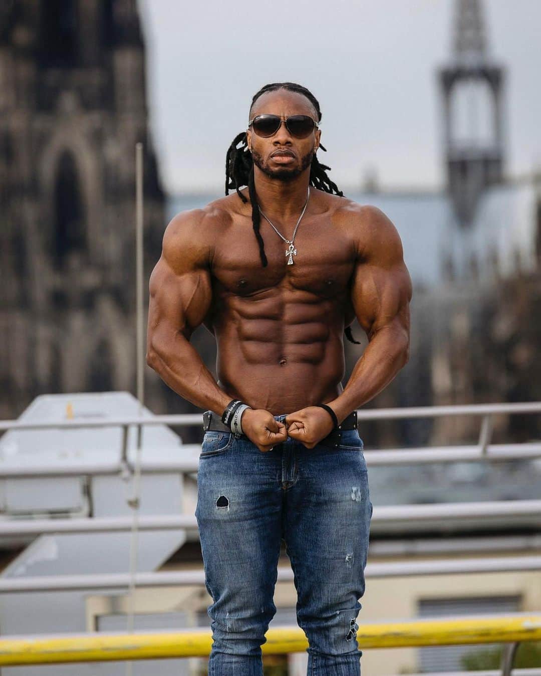 Ulissesworldさんのインスタグラム写真 - (UlissesworldInstagram)「Cologne we here 🇩🇪 Who will I be seeing at FIBO this year?   Just landed and getting myself ready before FIBO 💪🏾 Be sure to come to the Meet & Greet 13-16 April I’ll be in Hall 10.2 at stand F82 with my team @biotechusa 🔥  #ulissesworld #biotechusa #fibo2023」4月12日 19時38分 - ulissesworld