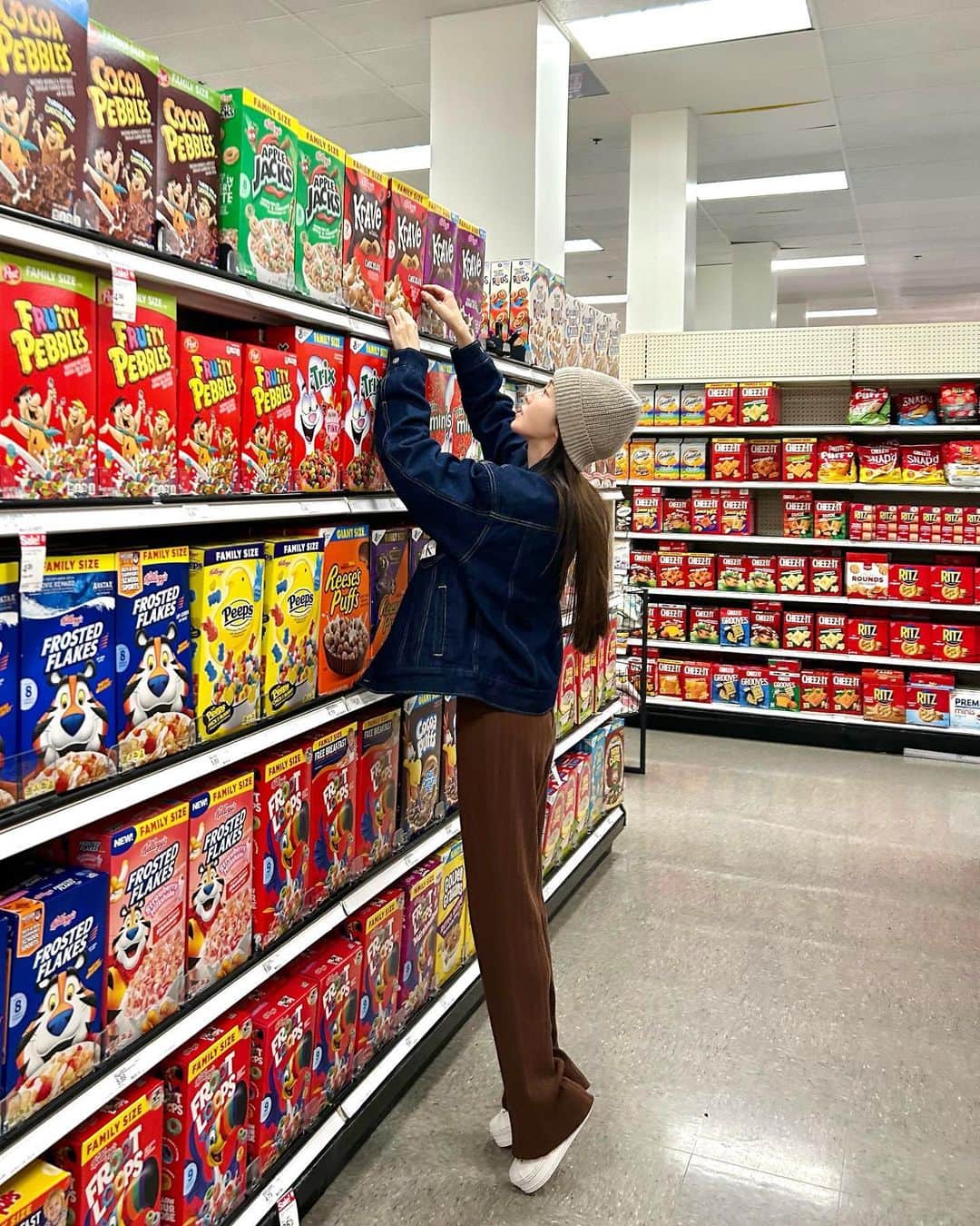 ジェシカ さんのインスタグラム写真 - (ジェシカ Instagram)「On a cereal run🥣🛒🌈🧸」4月12日 19時46分 - jessica.syj