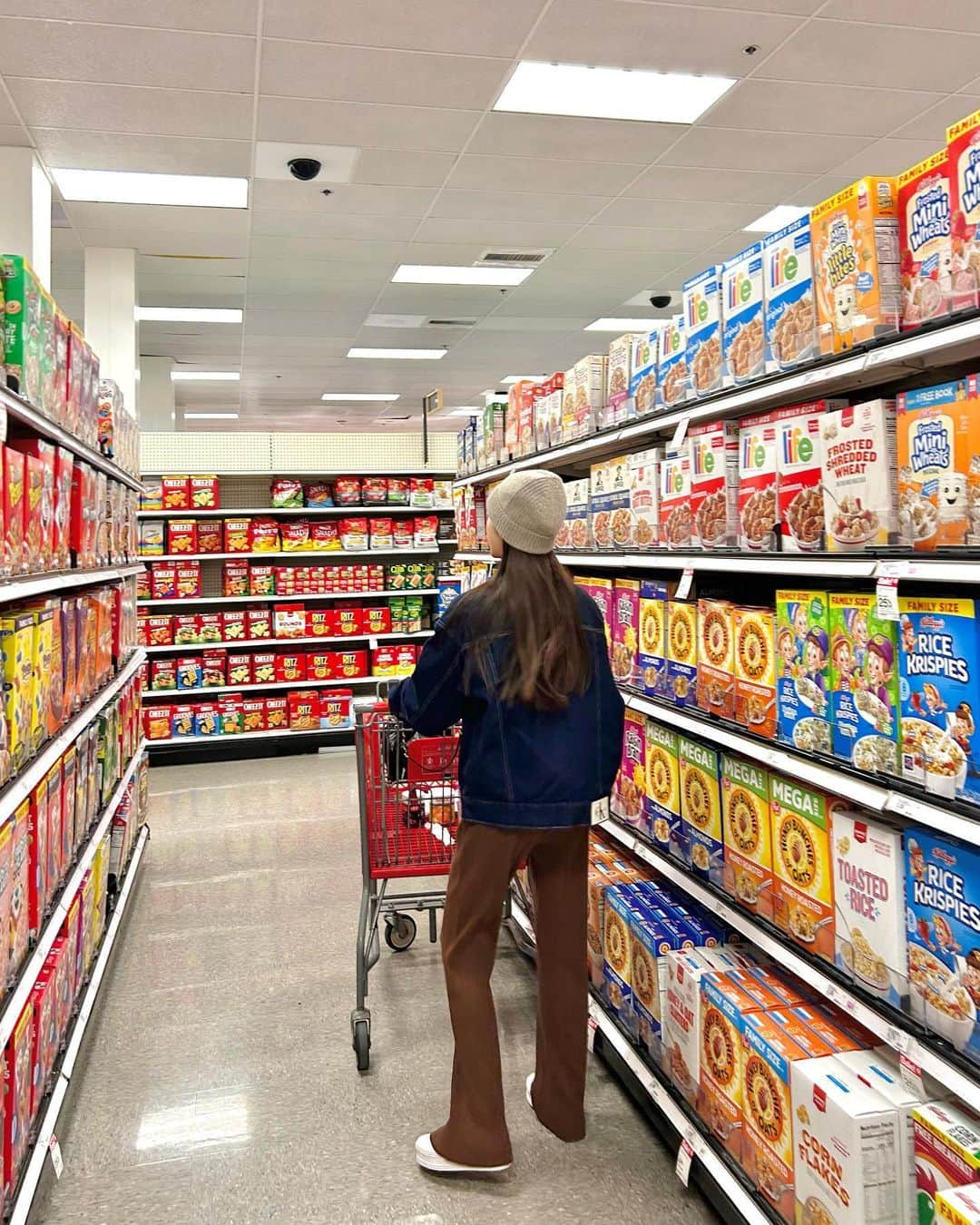 ジェシカ さんのインスタグラム写真 - (ジェシカ Instagram)「On a cereal run🥣🛒🌈🧸」4月12日 19時46分 - jessica.syj