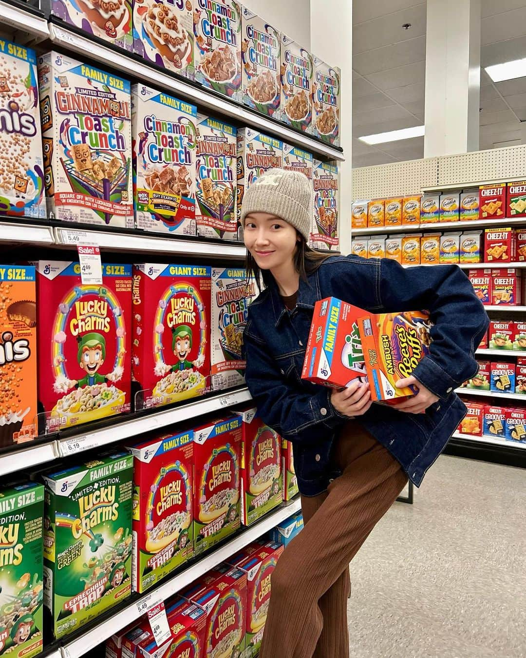 ジェシカ さんのインスタグラム写真 - (ジェシカ Instagram)「On a cereal run🥣🛒🌈🧸」4月12日 19時46分 - jessica.syj