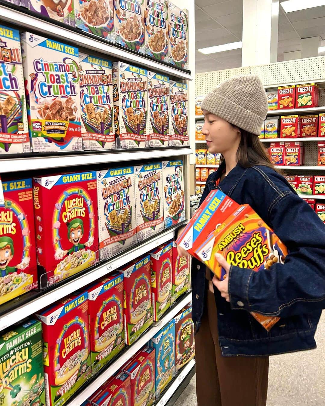 ジェシカ さんのインスタグラム写真 - (ジェシカ Instagram)「On a cereal run🥣🛒🌈🧸」4月12日 19時46分 - jessica.syj