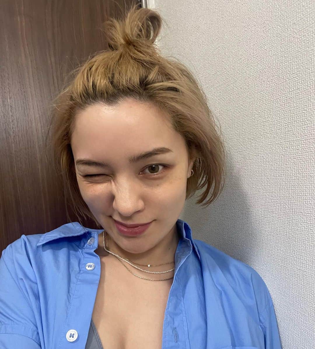 ステファニーのインスタグラム：「〽️👀💞 @waxyyy.tokyo 渋谷店がOpenしたということで、 久々にハリウッドブロウリフトで眉毛を綺麗に整えて もらってきました！ 眉毛のパーマとワックスでナチュラルで 綺麗な眉毛になった！ お店もおしゃれでわんこOKなのが嬉しい♡ 定期的に通いたいなぁ〜。  #waxyyy #ワクシー #ハリウッドブロウリフト #眉癖改善 #ブロウバー #レナレビ #pr #眉毛サロン #まゆげ #美眉」