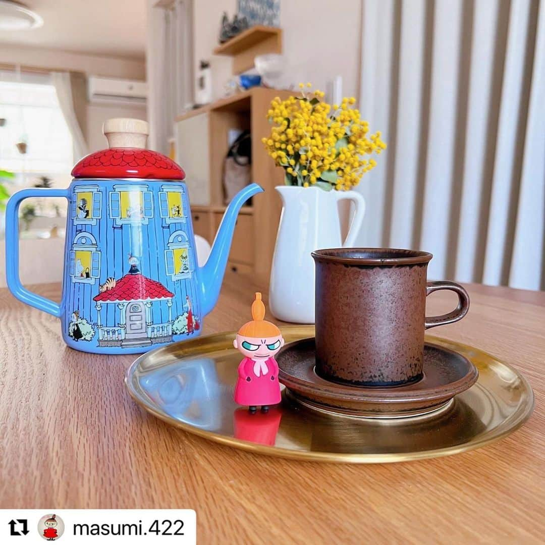 北欧デザイン・ストックホルム便のインスタグラム：「#Repost @masumi.422 with @use.repost ・・・ 少し前に…  #hokuo_design_stockholm  ｻﾝのプレ企画に当選🎉させて頂きました❣️  まさかまさかの‼️   #アラビア の #ルスカ #ruska の #カップソーサー 嬉しい(˶>ᗜ​<˵)💕  ありがとうございます❤️ 大事に使わせて頂きます🍀   #北欧雑貨  #北欧インテリア   #北欧食器  🎁🎁🎁🎁🎁  LINEのプレゼント企画当選の@masumi.422 さんが、ルスカ到着の画像を送ってくださいました！ 嬉しいな☺️ありがとうございます❤️  また次回も沢山の方にご参加いただけたら嬉しいです。 LINE のお友達追加はプロフィールのリンクからどうぞ😉」