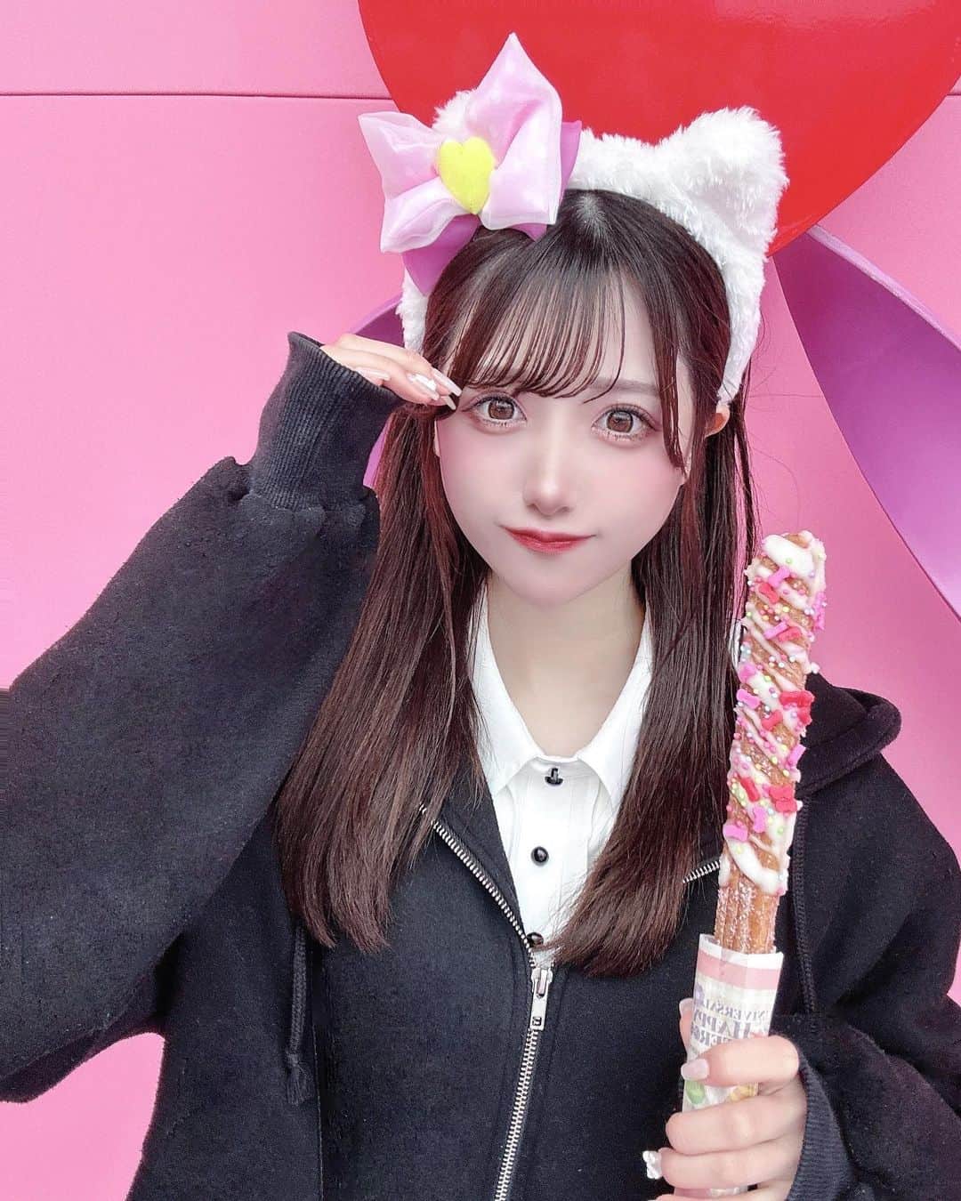 田口未彩のインスタグラム：「♡  テーマパーク大好き人間🐱🎀 キティちゃんのチュロスかわいい、  .」