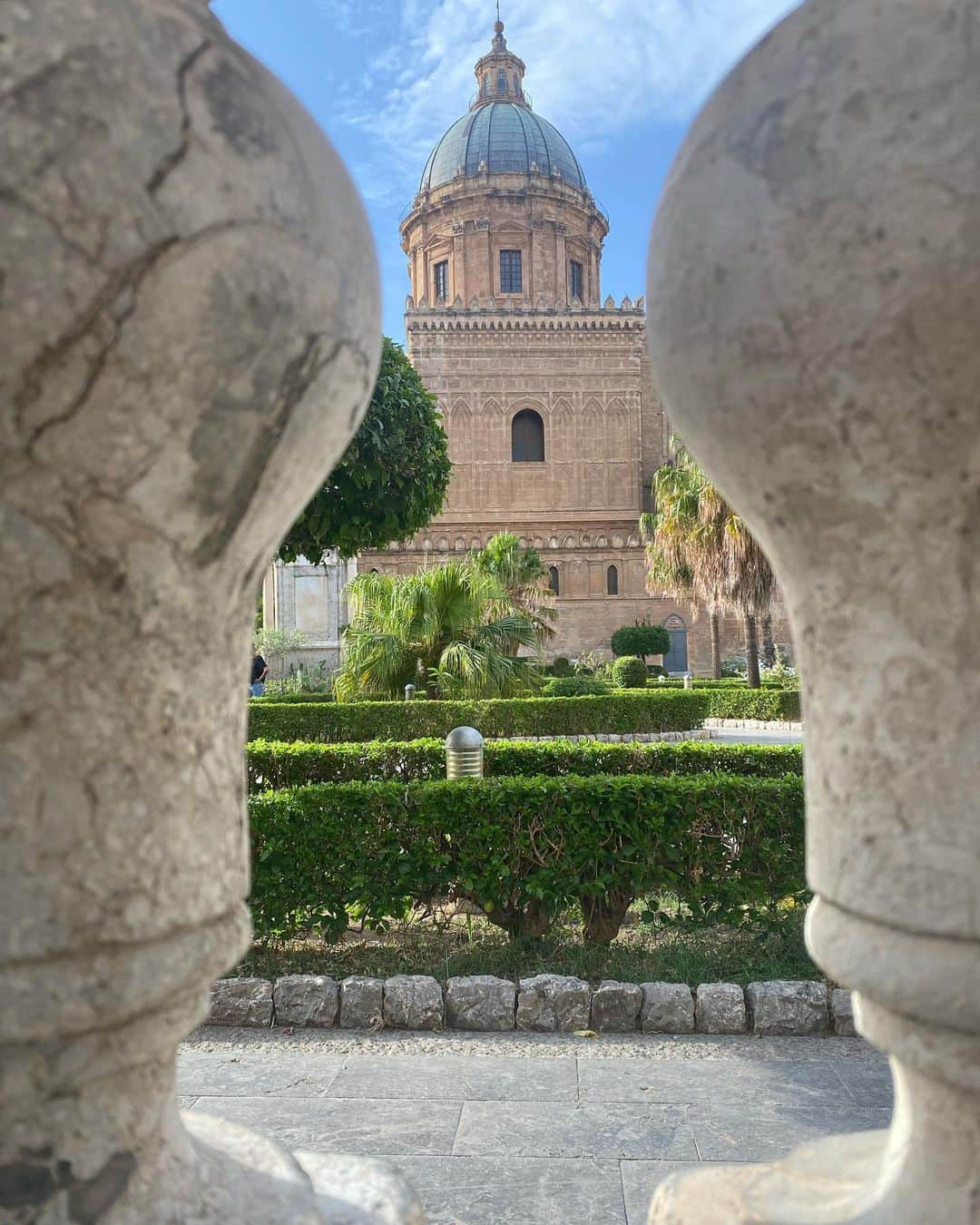 丸山リサさんのインスタグラム写真 - (丸山リサInstagram)「🫶🧐📝  #remains #ruins #ancienthistory」4月12日 20時15分 - riri_929