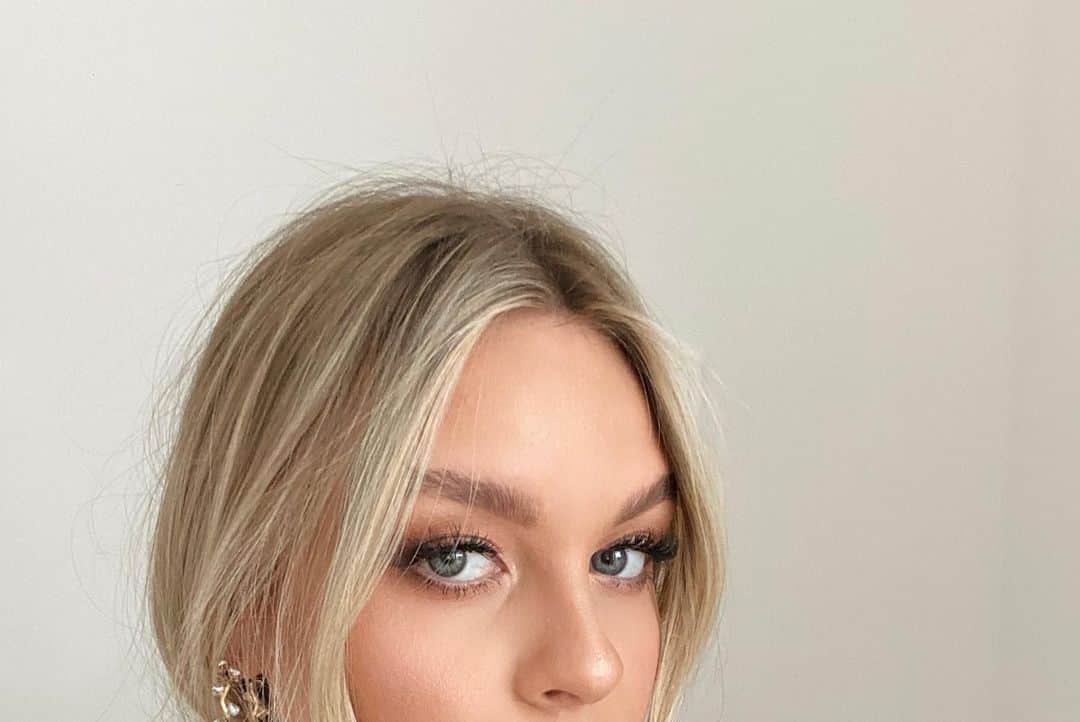 Dagi Beeのインスタグラム：「Stell dir einfach mal vor, wo du nächstes Jahr stehen wirst, wenn du jetzt anfängst an deinen Träumen zu arbeiten … ☁️」