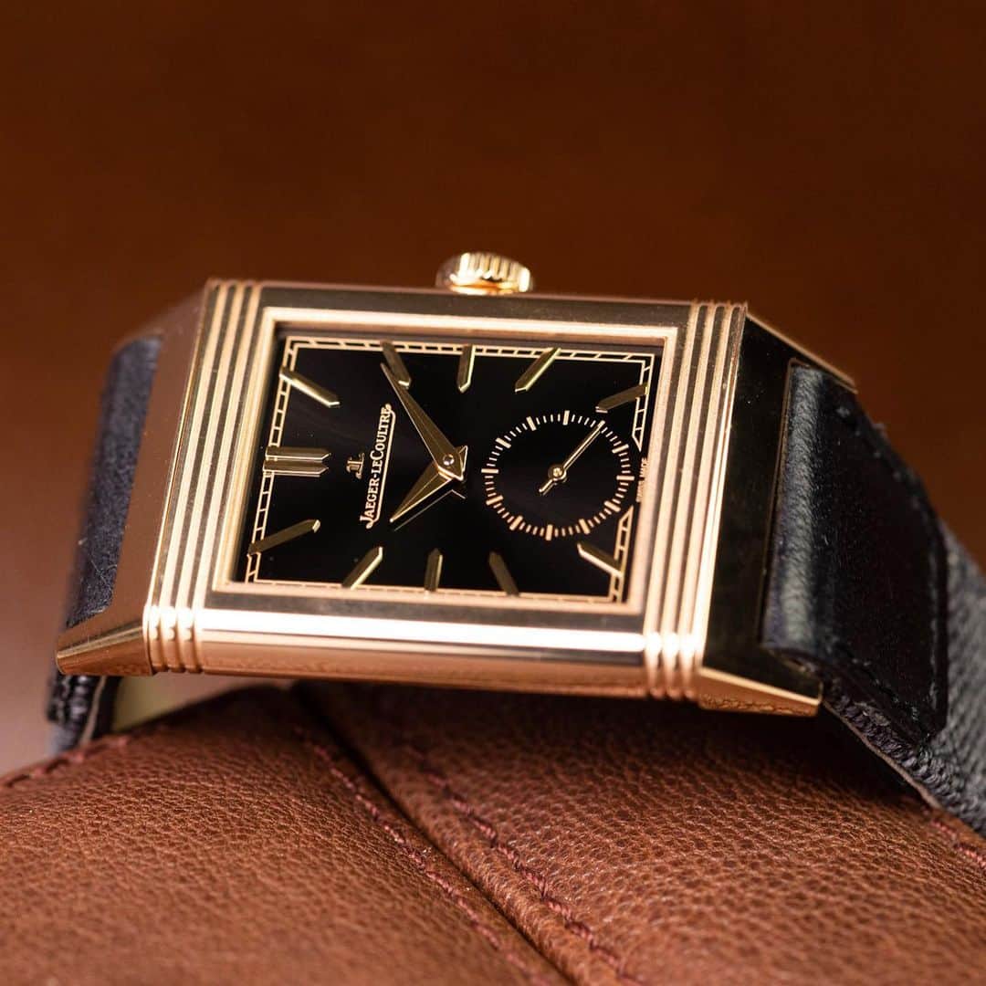 Daily Watchさんのインスタグラム写真 - (Daily WatchInstagram)「The @jaegerlecoultre Reverso needs no introduction as it is one of the great icons in horology. The new Reverso Tribute Small Seconds pays tribute to the legacy by staying close to the origins. However, the ultra-thin case is new, and it fits very well in this pink gold version with black sunray dial. The Reverso Tribute comes with two interchagable straps and especially the bi-material strap by Casa Fagiliano in leather and canvas allows the wearer to move from casual to more dressed-up. #jaegerlecoultre #reverso #reversotribute」4月12日 20時10分 - dailywatch